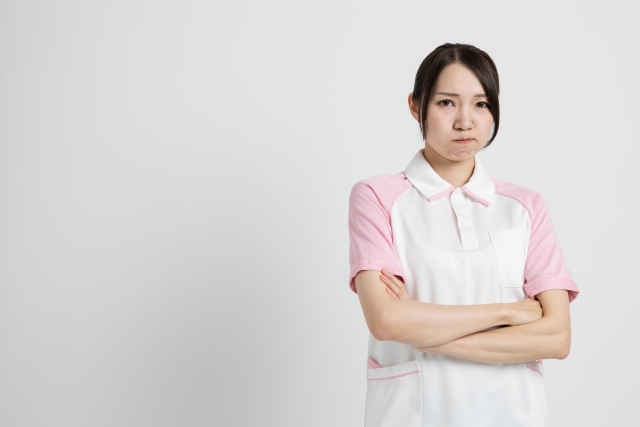 ムカつく 上司 先輩 介護職 看護師 お局ババア
